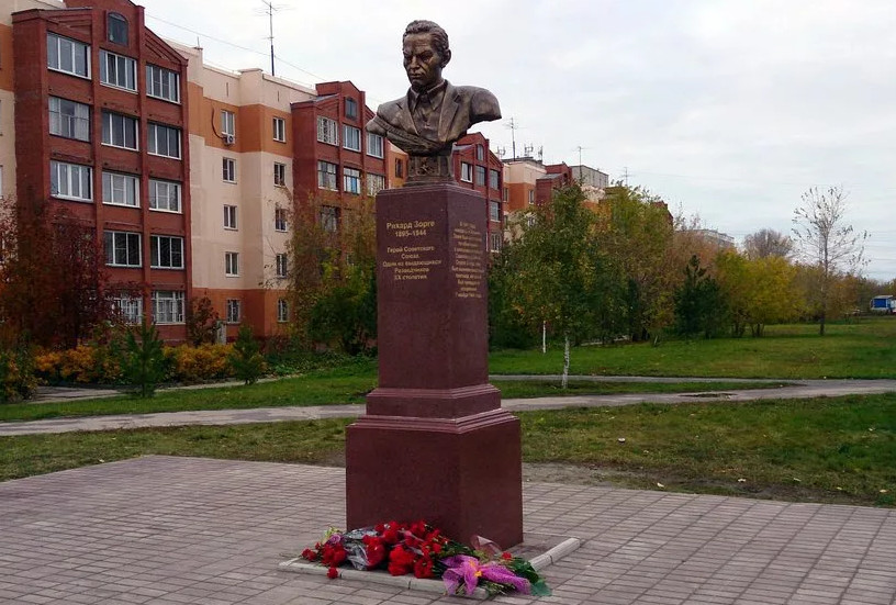 Фото На Памятник В Кировском Районе